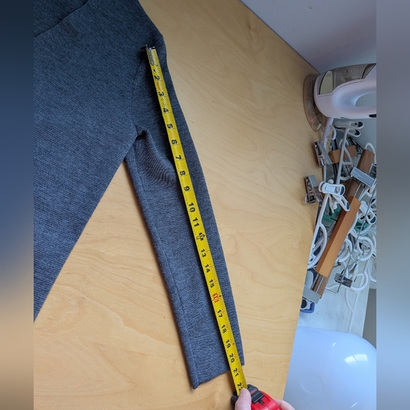 UNIQLO Women Gray Cardigan Size Small  Long Sleeves 2 Front Pockets 44% Wool - Picture 9 of 10